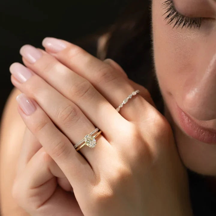 What Wedding Band Goes with an Oval Engagement Ring?
