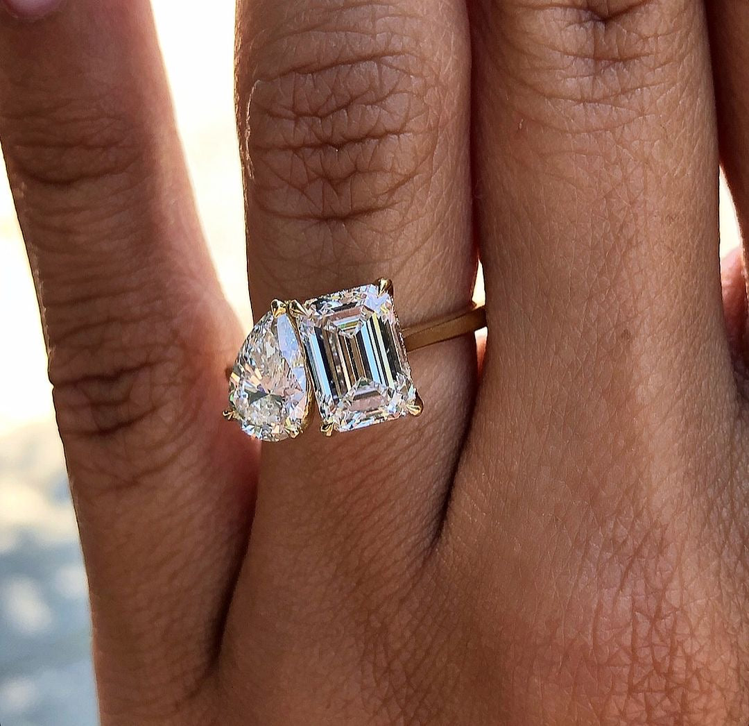 3 CT Emerald & Pear Lab Diamond Toi et Moi Ring Set