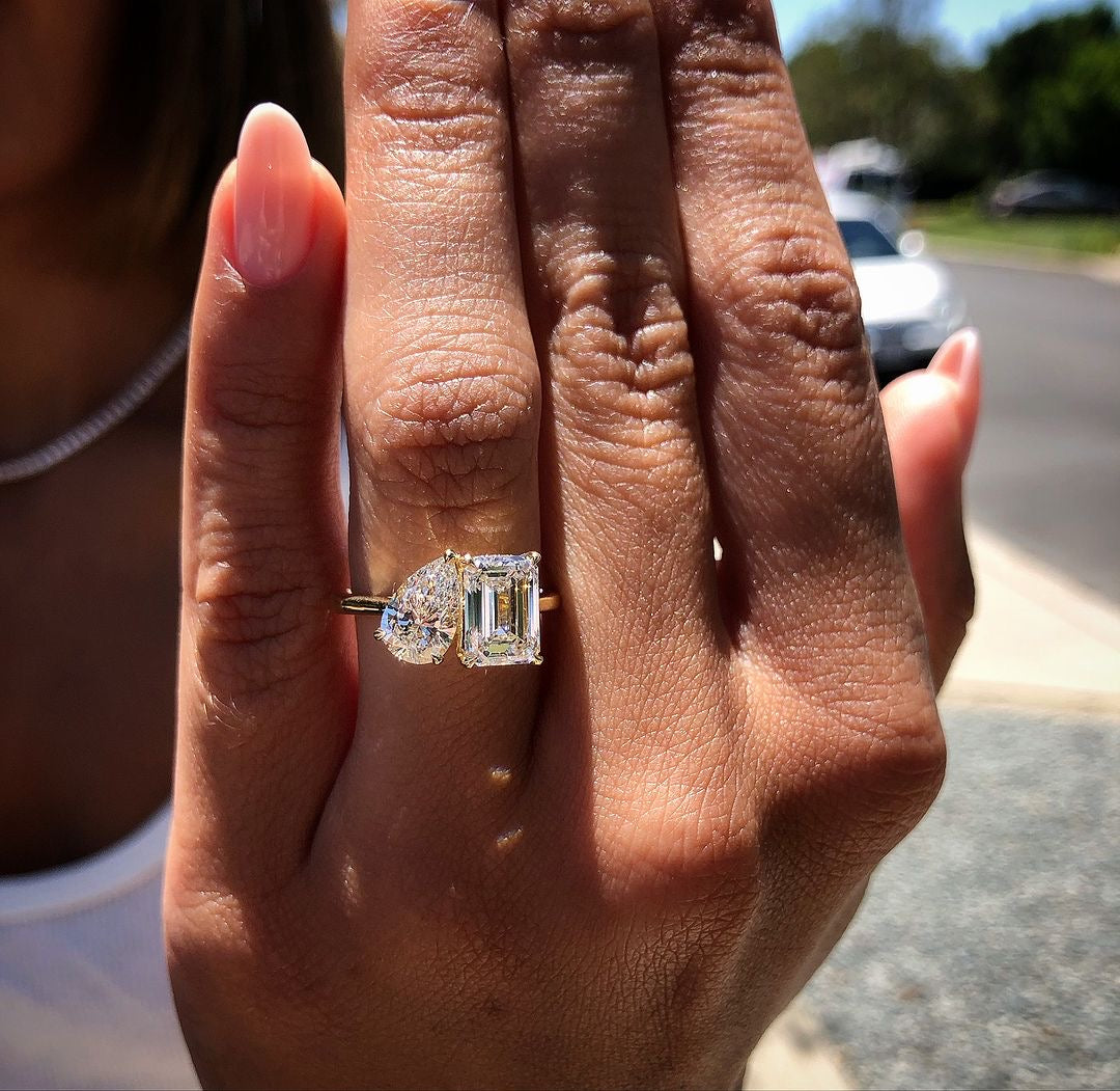 3 CT Emerald & Pear Lab Diamond Toi et Moi Ring Set
