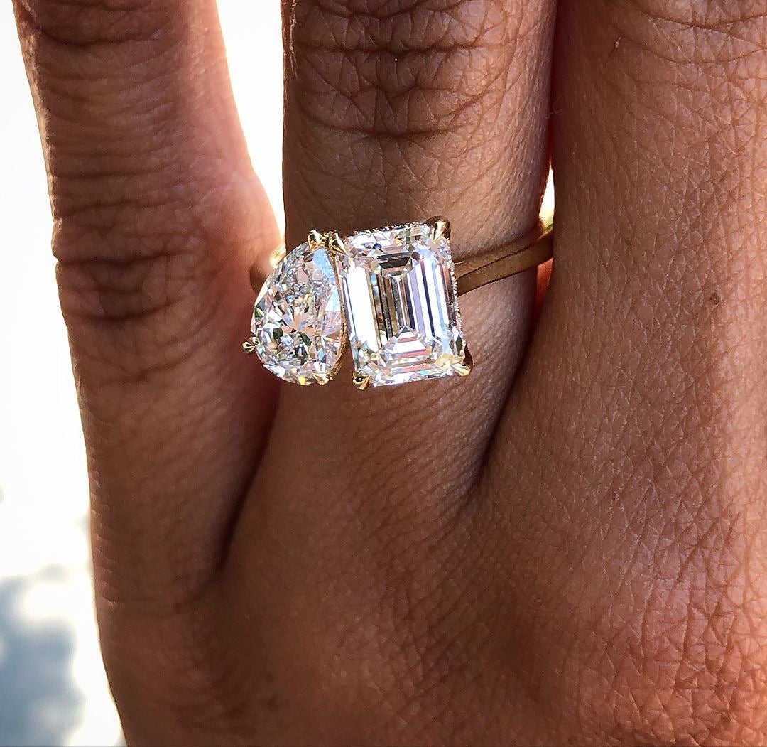 3 CT Emerald & Pear Lab Diamond Toi et Moi Ring Set